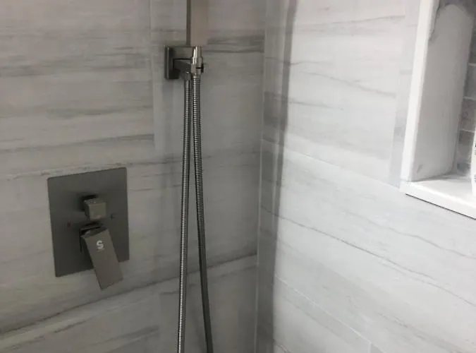 A Secluded Bedroom With A Private Full Bathroom Homestay *