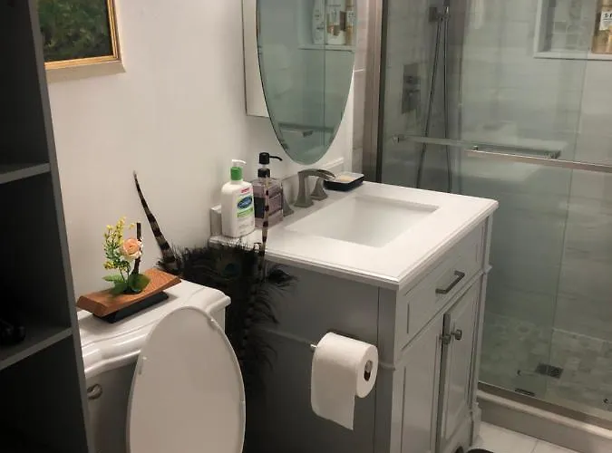A Secluded Bedroom With A Private Full Bathroom * Chicago