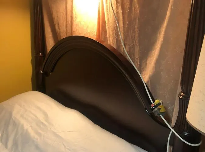A Secluded Bedroom With A Private Full Bathroom Homestay *